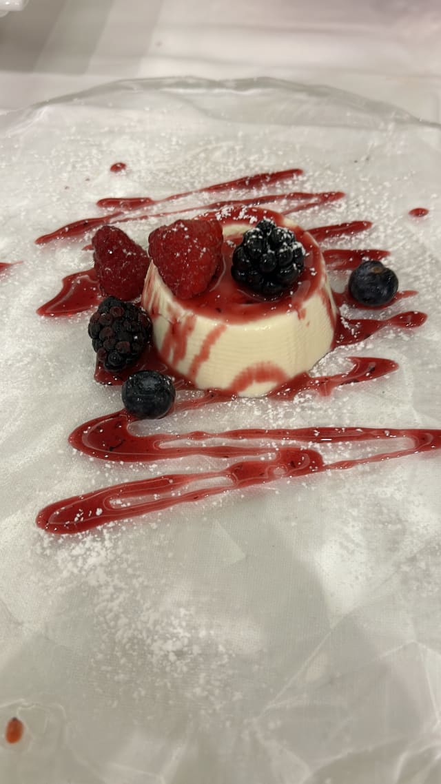 Panna cotta ai frutti di bosco  - Rinaldi al Quirinale, Rome