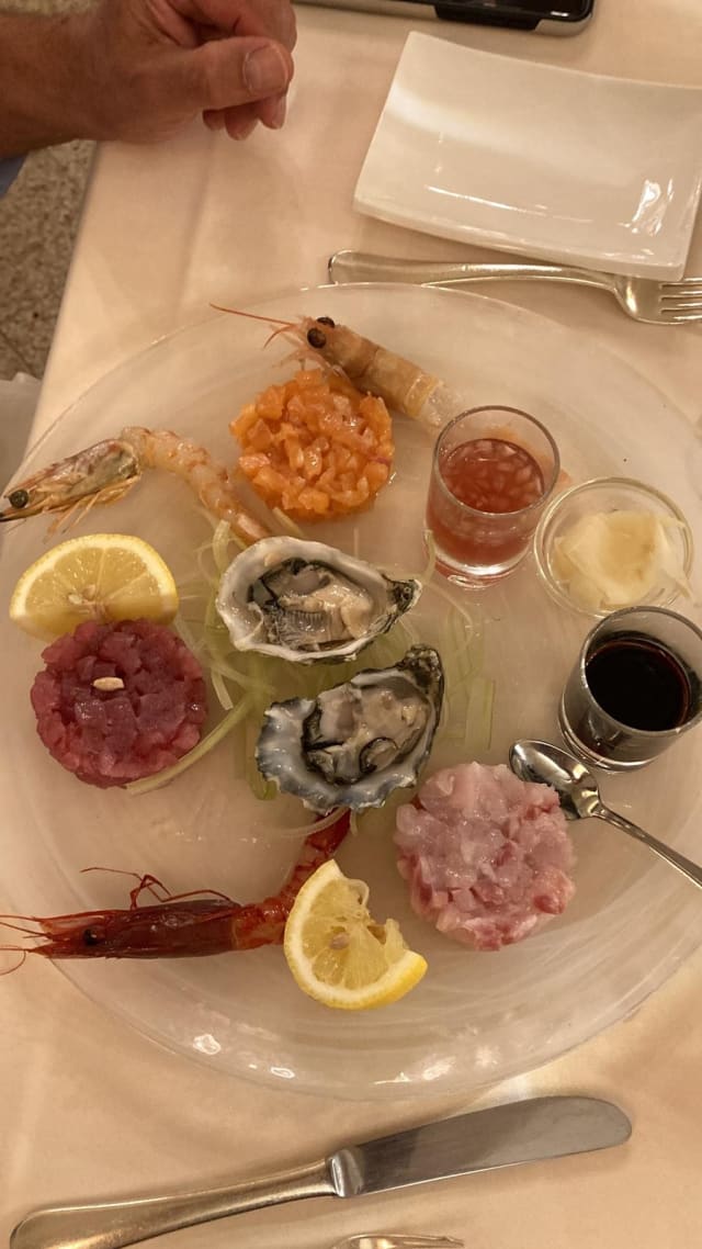 Gran piatto di crudité di mare - La Pecora Nera