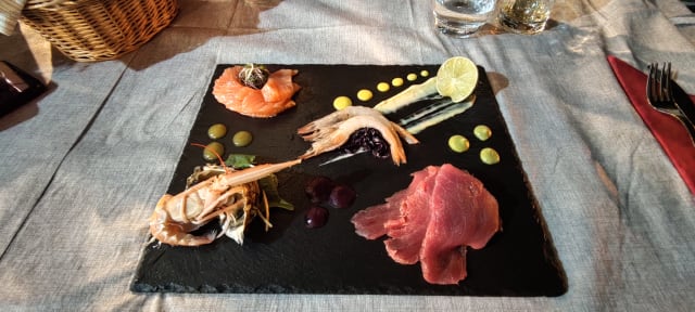 Bassa marea e orto ( tonno, salmone, gamberi rosa, scampi e ostrica) - Fish House Restaurant, Savona