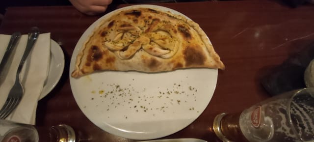 Calzone - Chequers Bar & Restaurant, Cascais