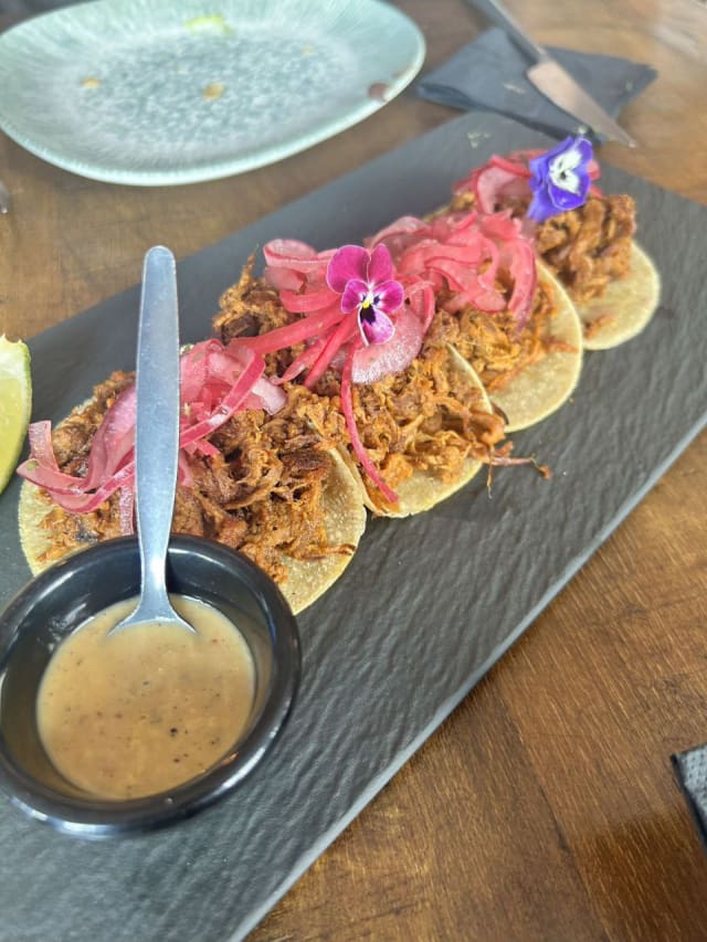 Tacos de cochinita (4 pz). - Atípico, Madrid