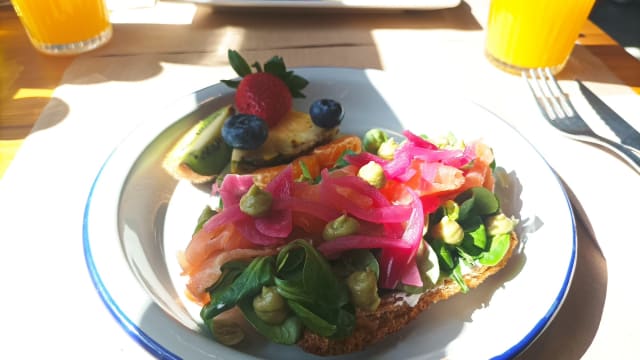 Tostada de salmón - Nolita, Barcelona