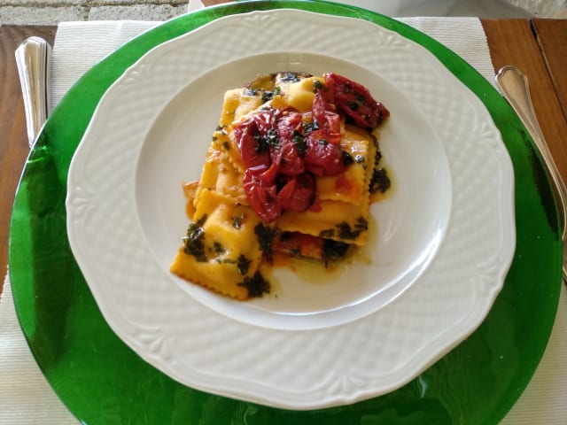 Ravioli ricotta e spinaci con emulsione di burro aromatizzato - Osteria di vitalonga