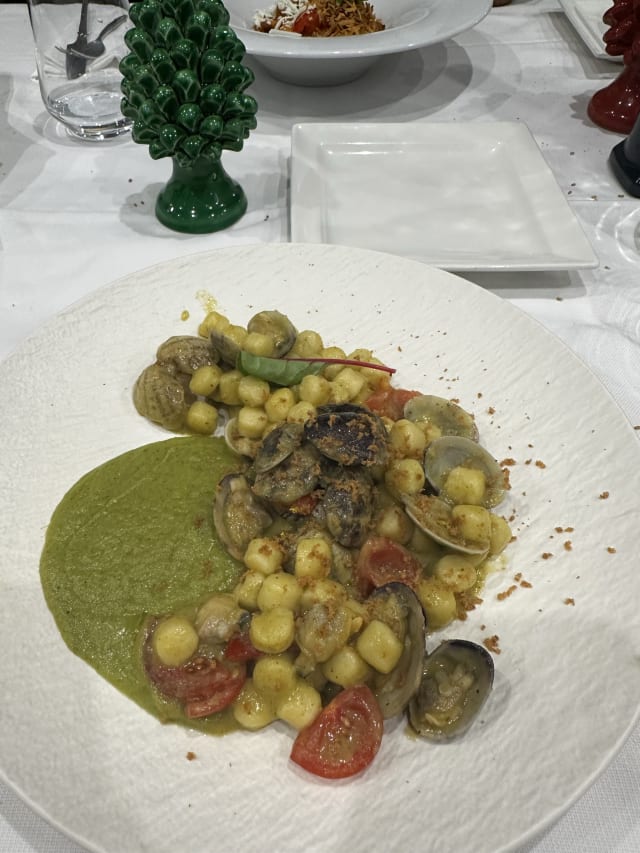 Gnocchetti con vongole veraci crema di zucchine e bottarga di muggine  - L'Arco dei Cappuccini