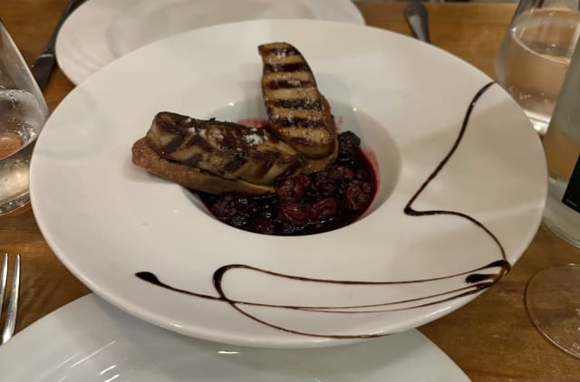 Foie Gras poêlé aux fruits rouges - L'Îlot Vache, Paris