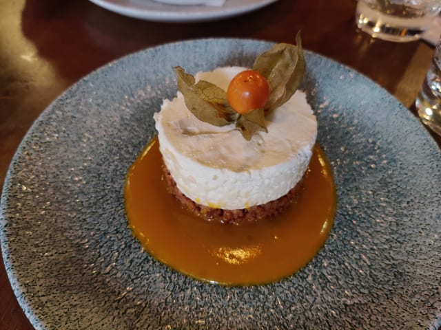 Cheesecake au yuzu, coulis de mangue fraîche  - L'Hypothese, Paris