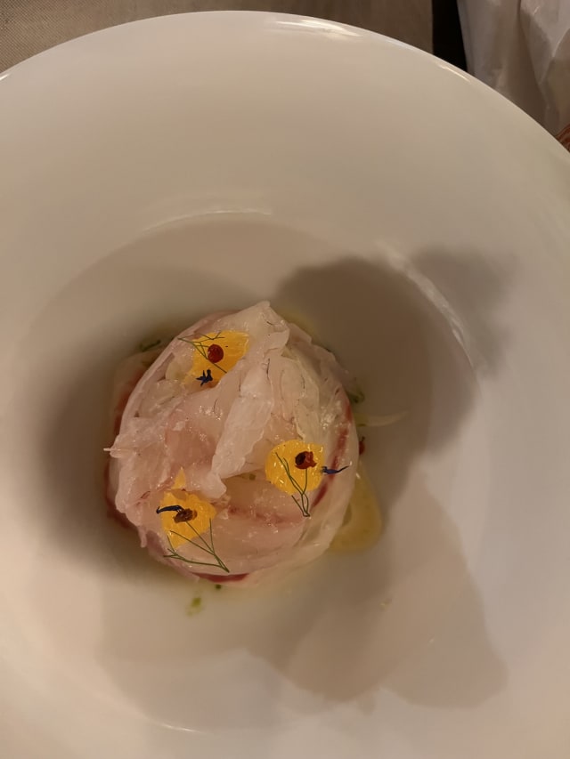 Carpaccio di pesce con emulsione di agrumi, arancia, pepe rosa e finocchi croccanti - Enoteca Vesta