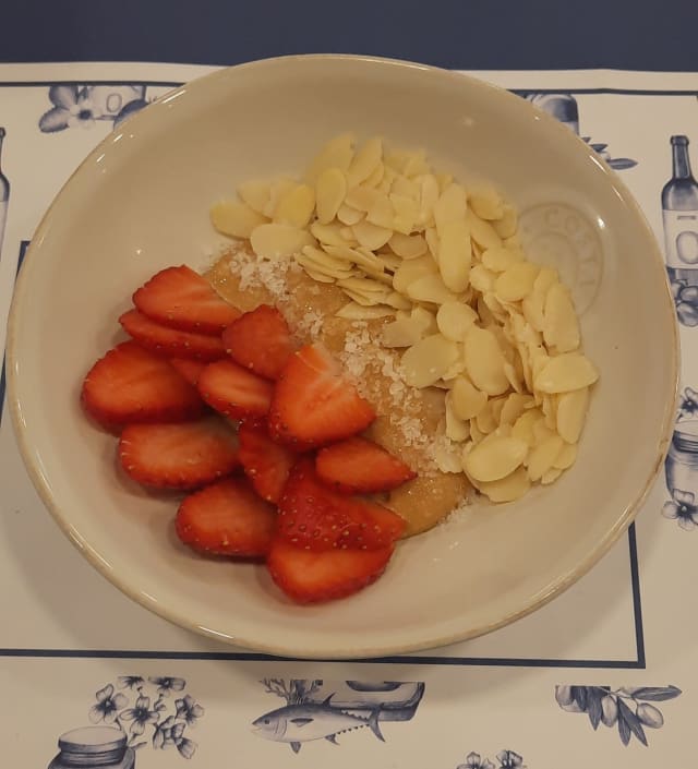 Baba de Camelo com morangos, amêndoas e flor de sal - STŌ Restaurante & Mercearia, Lisbon