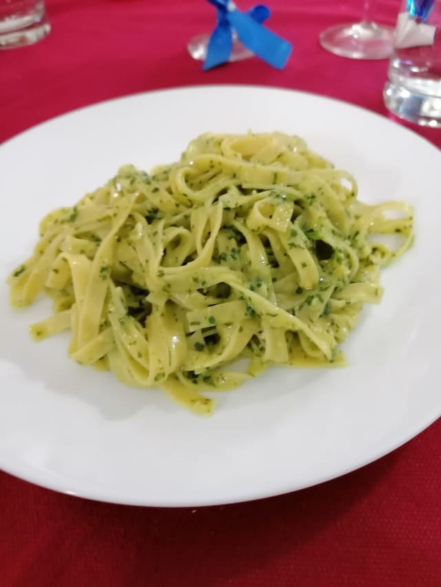 Tagliatelle al pesto di stagione - Ristorante Dell'Agriturismo La Sorgente Longobarda