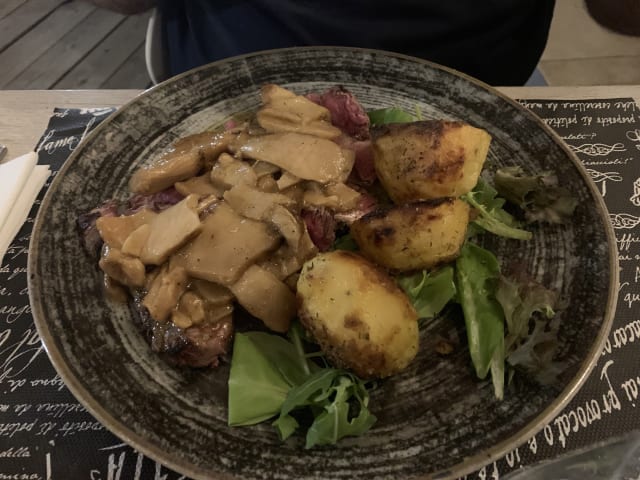 Tagliata di black angus e porcini - Le Pozze di Borgioli Giulio