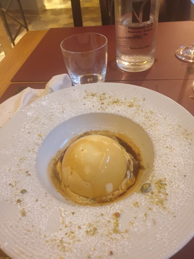 Versamisù al pistacchio e Nutella con semisfera di ciocolato bianco ed espresso caldo - Visconti 2.0, Rome