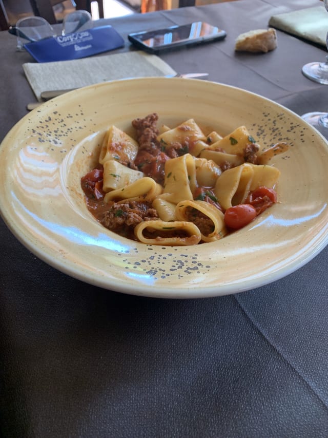 Calamarata al ragù di polpo. Locale - Ristorante La Contrada - Cerveteri, Cerveteri