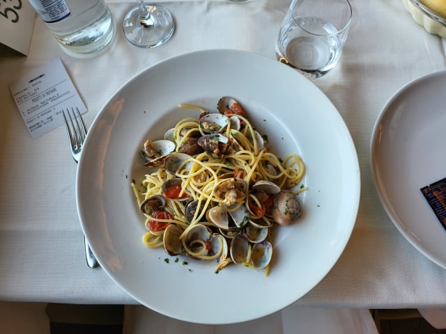 Spaghetti con vongole veraci - Ristorante Plinio 1988