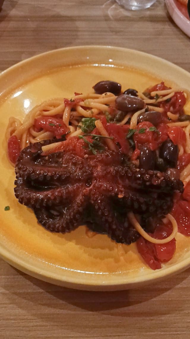 Linguine alla Luciana - La Porta Accanto, Naples