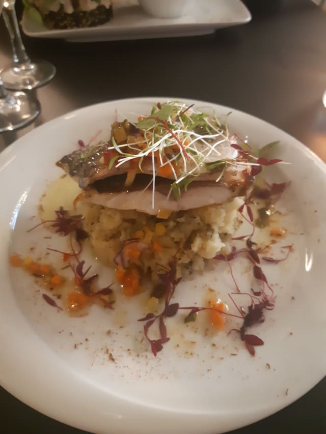 Pavé de saumon sauce au beurre blanc et son riz cremeux - L'écumoire, Levallois-Perret