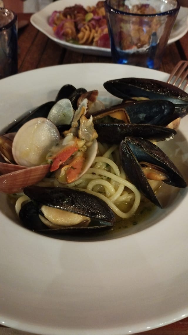 Primi - spaghettone ai frutti di mare  - Kantharos