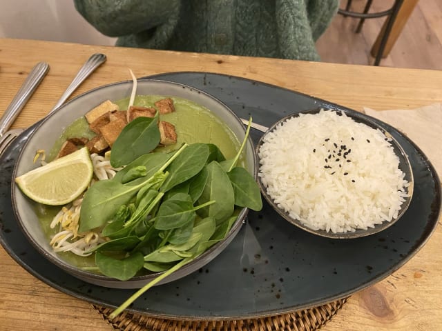 Curry verde con tofu ahumado - Cafè Floh, Barcelona