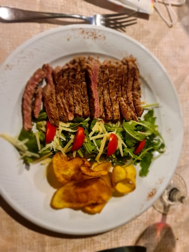 Tagliata aromatica di scottona - Le Casine sull'Asso Trattoria