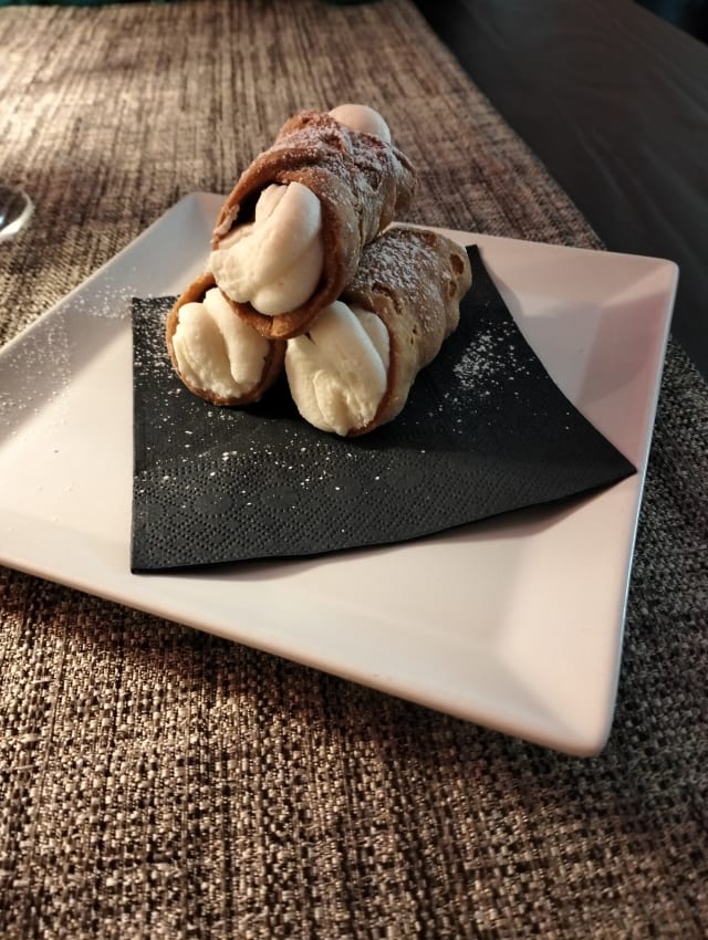 Sicilian Mini Cannoli - Rendez-Vous Cafè & Bistrot, Brindisi