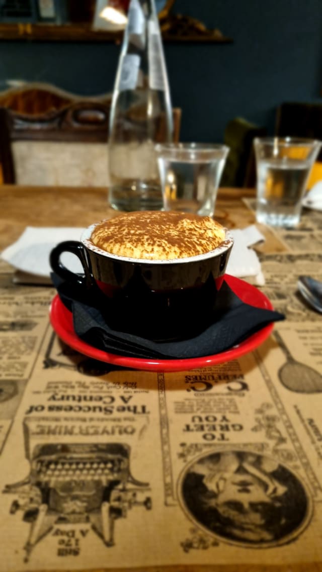 Il tiramisù che sembra un cappuccino - Oste Nostro, Rome