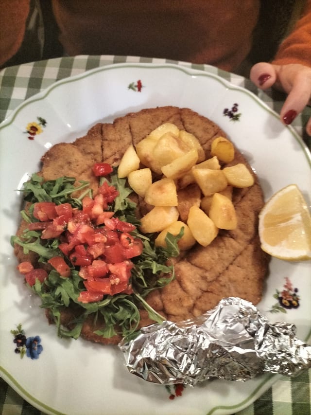 Cotoletta alla Milanese con Patate al Forno, Rucola e Pomodorini - Alzaia 26, Milan