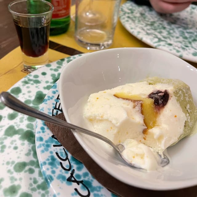 Cassatina Ricotta e Pistacchio - Osteria Caccianferno, Trani