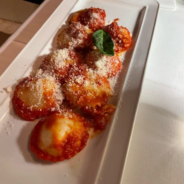 Capri Ravioli Al Chiaro di Luna pool-side restaurant in Capri - Restaurant Reviews ...