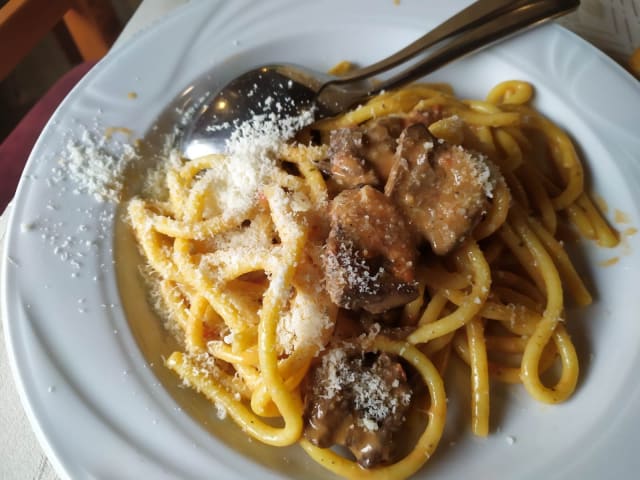 Bigoli/tagliatelle al guanciale/porcino/salsiccia/ragù di verdure/crema di pesto - Locanda San Martino