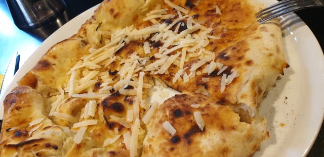 Pizza focaccia - Il Gattopardo, Boulogne-Billancourt