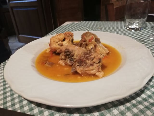 Coniglio in bianco con pomodorini e timo - Bio Agriturismo Aia del Tufo