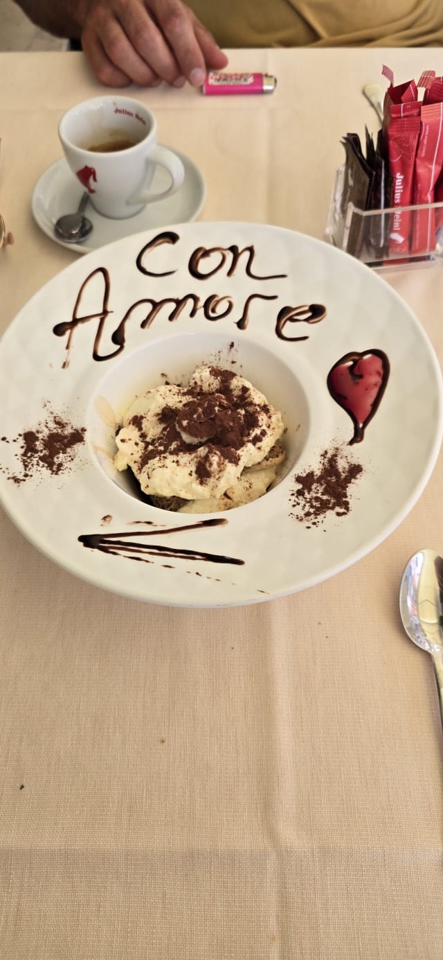 Acciughe del mar cantabrico con burro erborinato e pane pugliese -  Bistro' con Amore Cucina e Vini, Verona