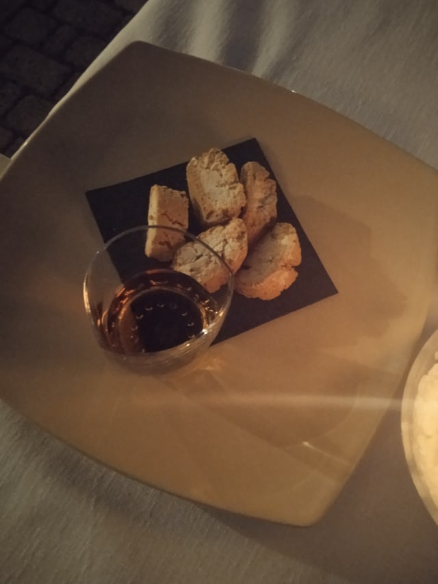 Cantucci e Vino Santo - La Grotta di Fulignano, San Gimignano