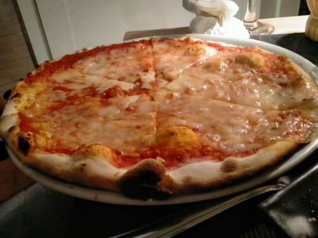 Pizza margherita - Sgarro Bistrot, Rome