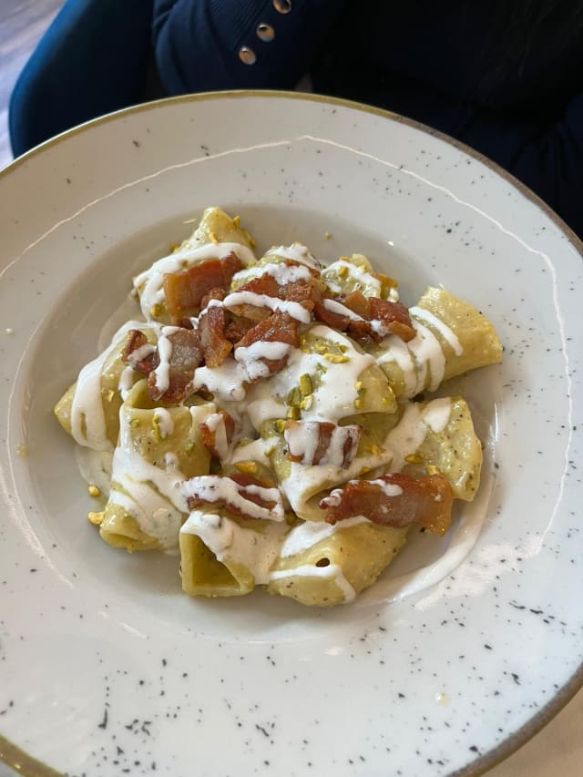 Pacchero burrata pistacchio e guanciale  - Oro Bistró