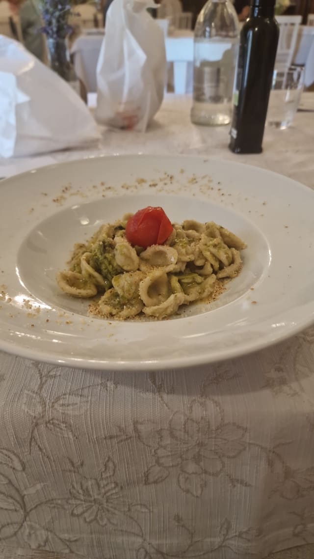 Orecchiette con cime di rapa e mollica di pane fritta - Masseria Valente