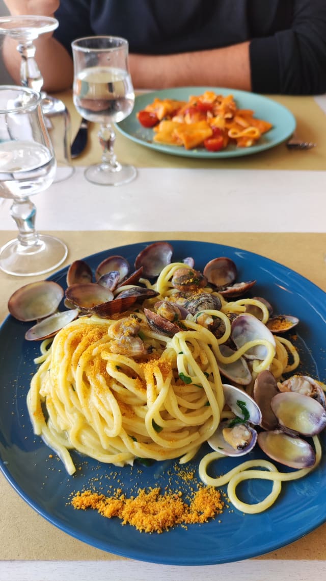 Tonnarelli vongole e bottarga - Florida Village