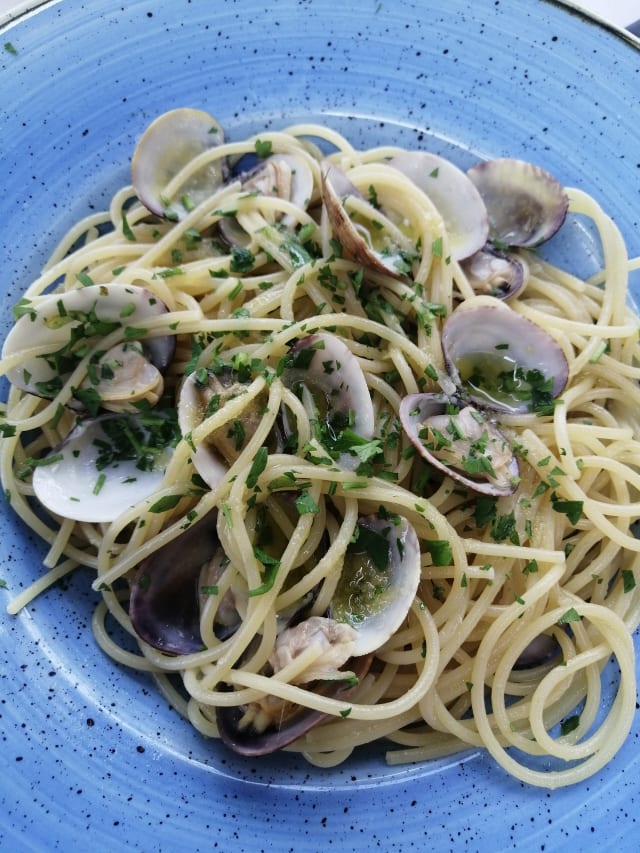 Spaghetti di grano duro alle vongole veraci - 8tto Granchi, Desenzano Del Garda