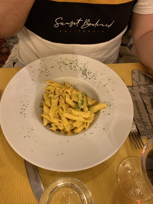 Garganelli "Da Rosary" spadellati con Pistilli di Zafferano "Oro Rosso"  Guanciale Asparagi Pecorino Romano e Panna - "Da Rosary" a Torre Sangiovanni