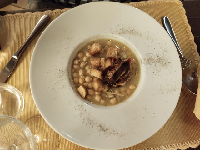 *Zuppa Del Castello di Ceci con Salsa di Porcini e Dadolata di Guanciale di Norcia - "Da Rosary" a Torre Sangiovanni