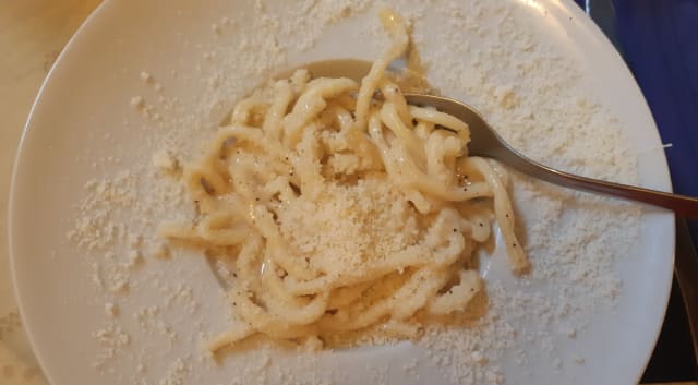 Pici cacio e pepe  - Osteria Estrusca