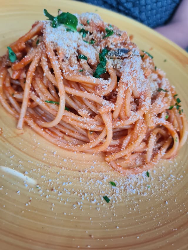 spaghetti con le acciughe  - Osteria San Bastian