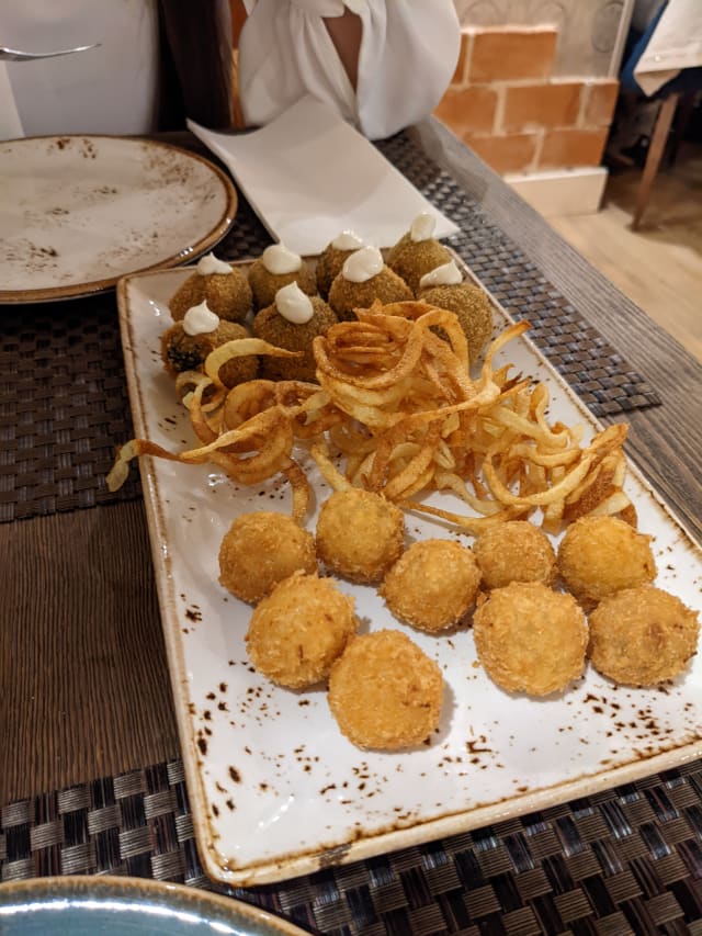 Croquetas cuadradas de Jamón o de calamar con verduras. - Nueva Italiana, Aranjuez