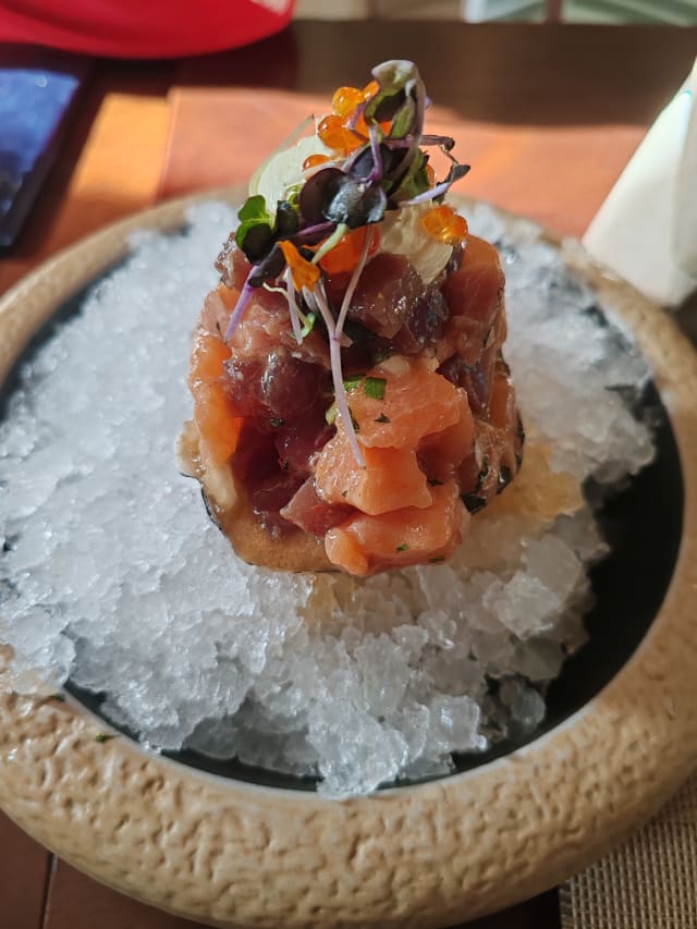 Tartar de ostras, atún y salmón con chantilly de mostaza - Napai Majadahonda, Majadahonda