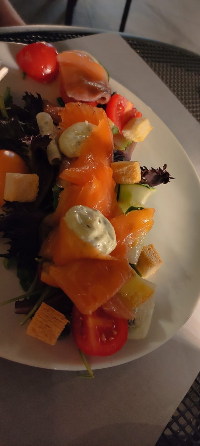 Salmone marinato fatto in casa con burro all’alga nori e pan brioche - Palazzo Castri 1874, Florence