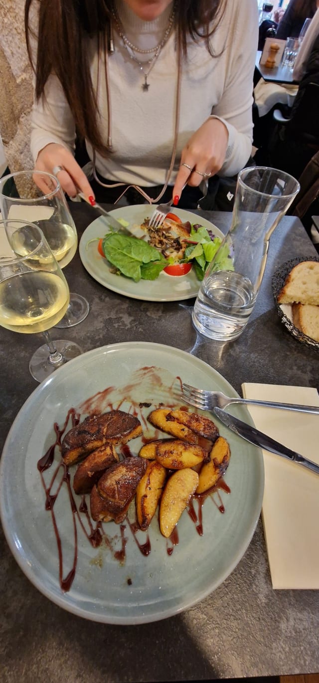 Escaloppe de foie gras pommes caramélisées - La Lozère, Paris