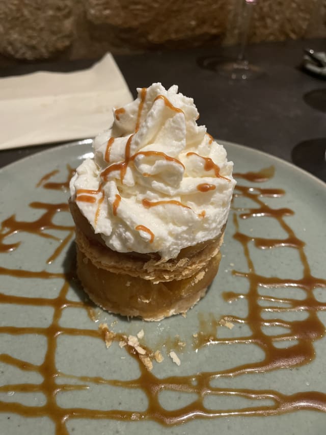 Croustillant de Pommes Caramélisées au Miel,Crème À La Brousse de Brebis   - La Lozère, Paris