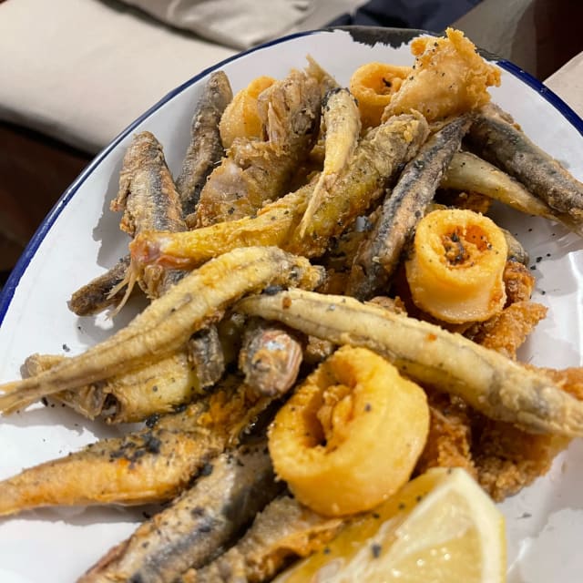 Fritura de pescado a la andaluza - La Taberna del Áncora, Salou