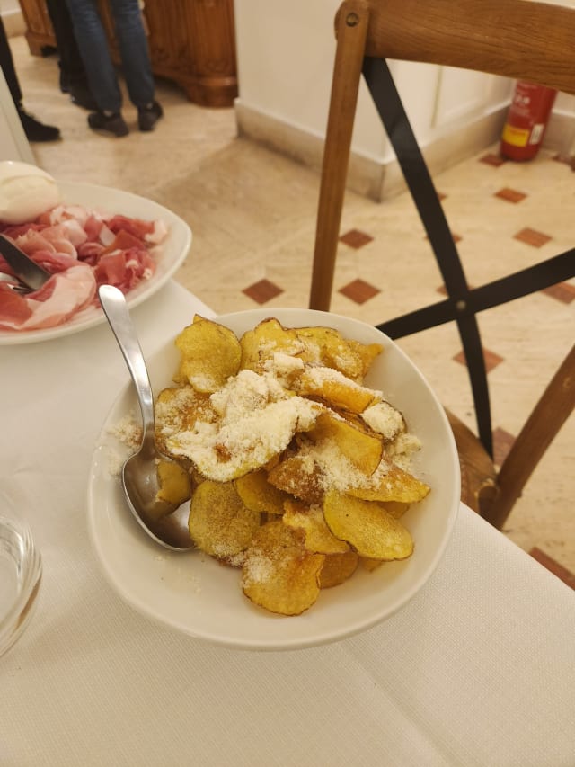 Chips di Patate Cacio e Pepe - Poldo e Gianna Osteria, Rome