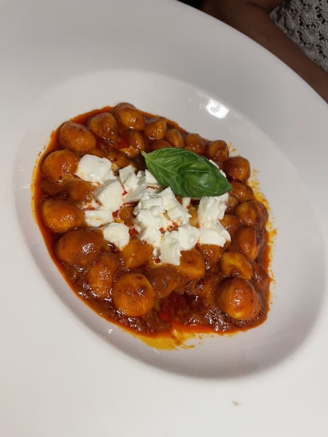 Gnocchetti di patata con sugo alla nduja & bocconcini di bufala - Ristorante dal Re, Milan