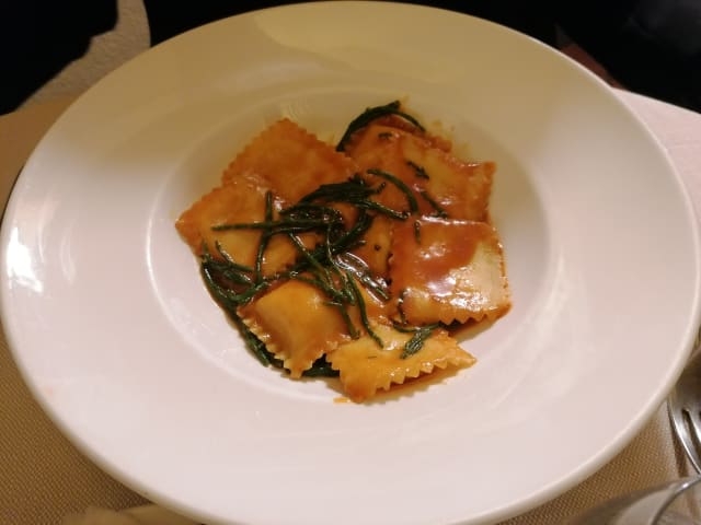 Ravioli di scampi con bisque di gambero & asparagi di mare - Ristorante dal Re, Milan